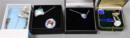 A pair of silver cufflinks and other 925 and enamel jewellery.